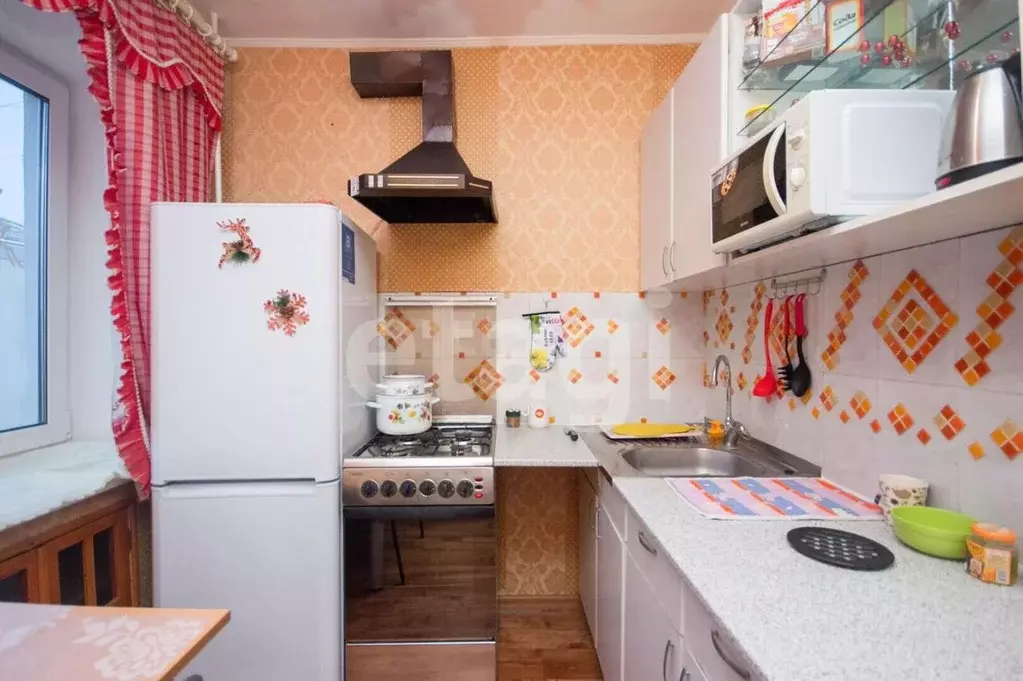 2-к кв. Тюменская область, Тюмень ул. Урицкого, 44 (49.0 м) - Фото 2