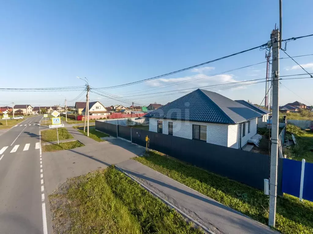 Дом в Тюменская область, Тюмень ул. Александра Сазонова (120 м) - Фото 1