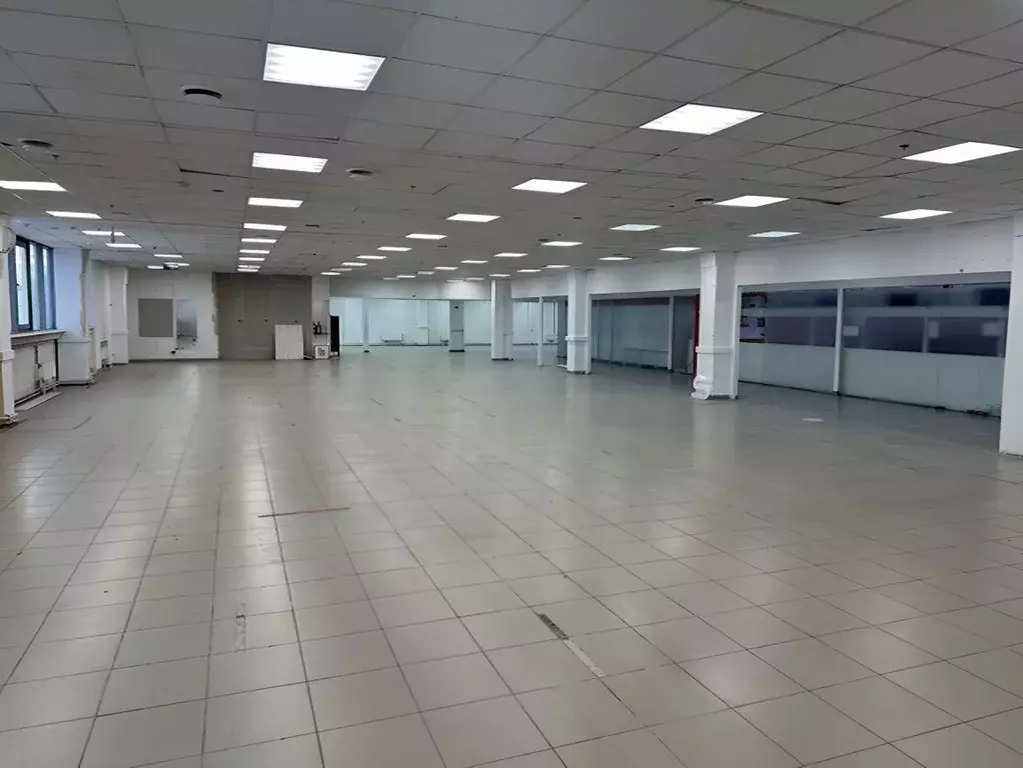 Торговая площадь в Свердловская область, Первоуральск просп. Ильича, ... - Фото 1
