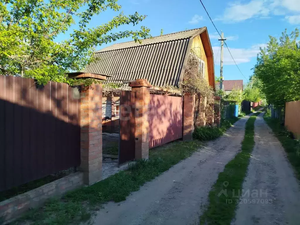 Дом в Саратовская область, Энгельсский район, Красноярское ... - Фото 1