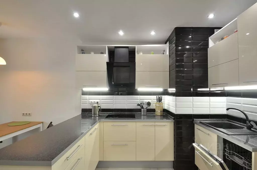 2-к кв. Москва пос. Коммунарка, ул. Сосенский Стан, 13 (67.0 м) - Фото 1