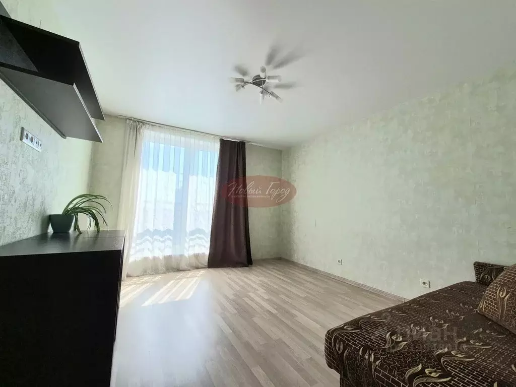 1-к кв. Тюменская область, Тюмень ул. 50 лет Октября, 57А (35.8 м) - Фото 1