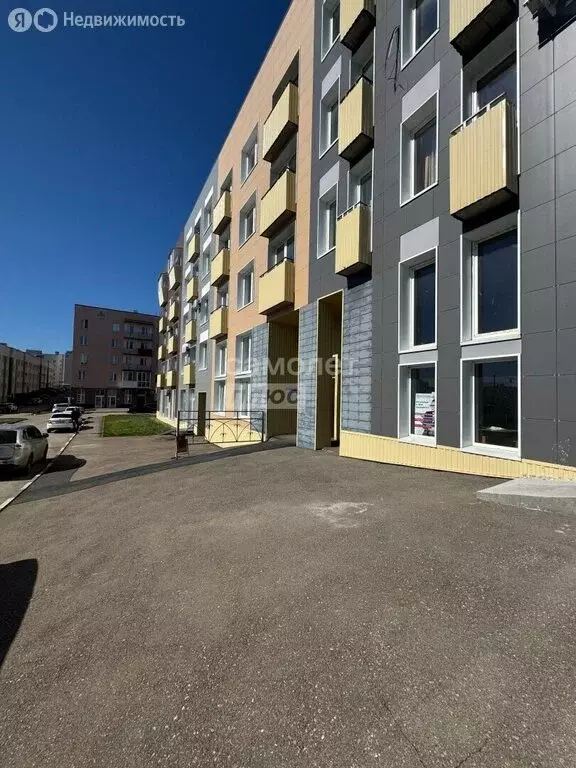 3-комнатная квартира: Октябрьский, улица Рахимьяна Насырова, 4 (78 м) - Фото 2