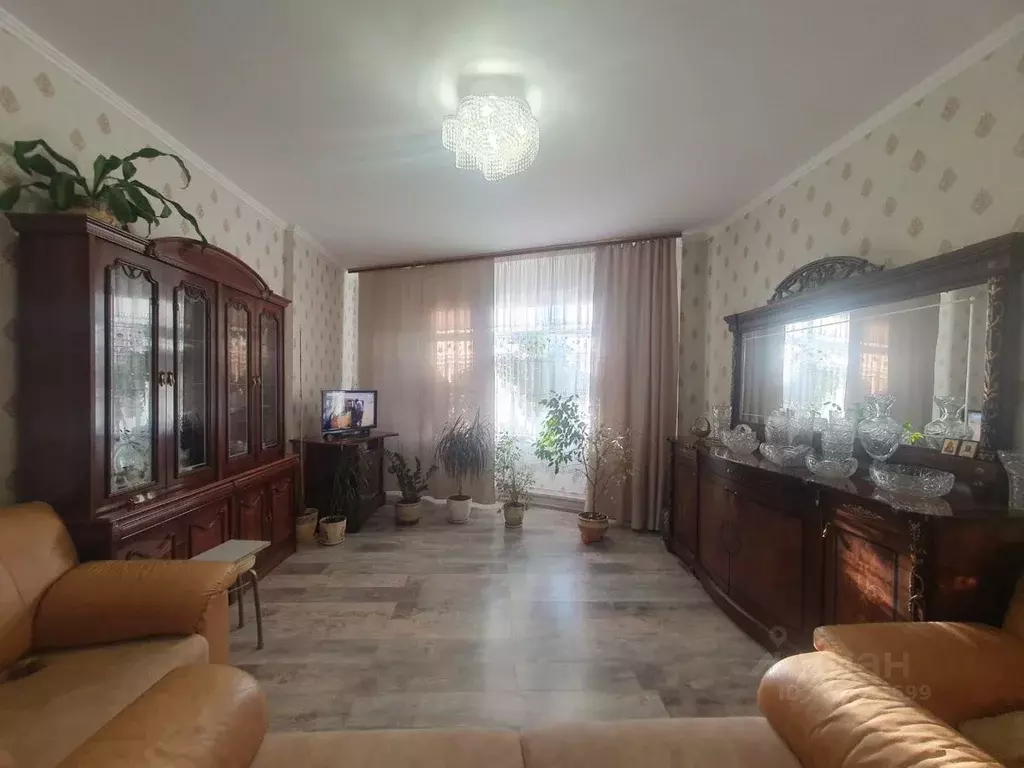 2-к кв. Хакасия, Абакан ул. Кирова, 112/3 (67.0 м) - Фото 0