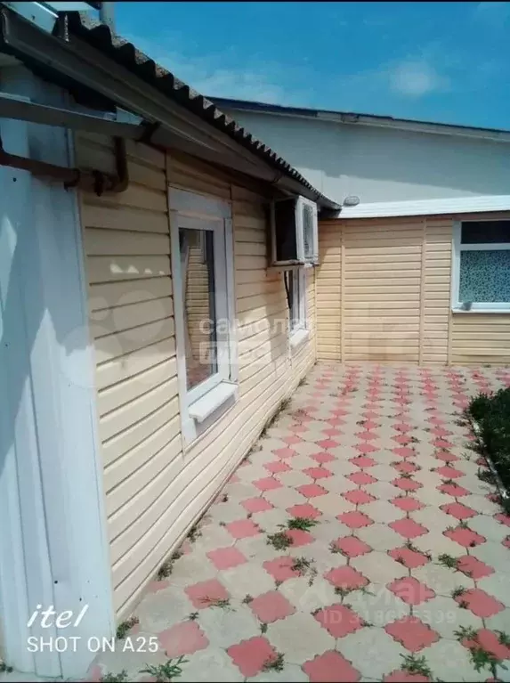 Дом в Краснодарский край, Ейский район, с. Кухаривка ул. Гоголя, 37А ... - Фото 0