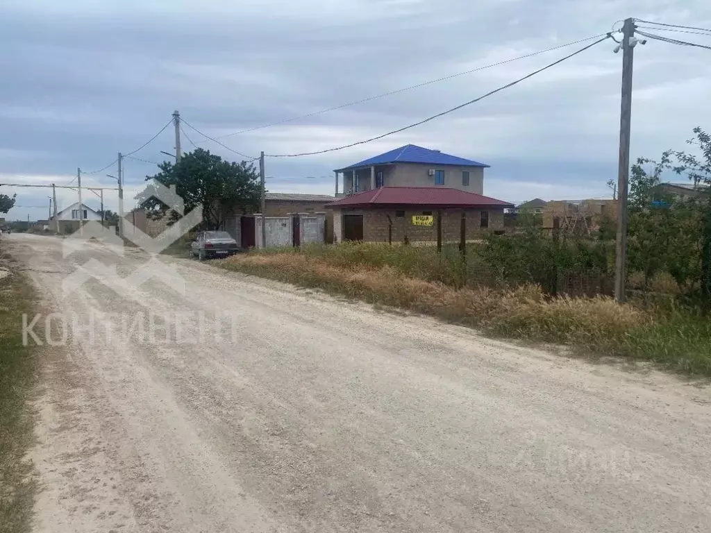 Участок в Крым, Черноморское пгт ул. Тарханкутская (6.0 сот.) - Фото 1