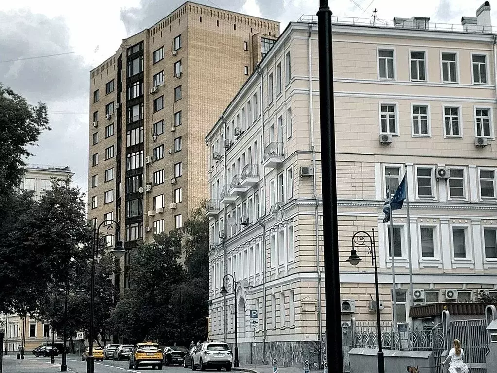 3-комнатная квартира: Москва, улица Спиридоновка, 18 (142 м) - Фото 1