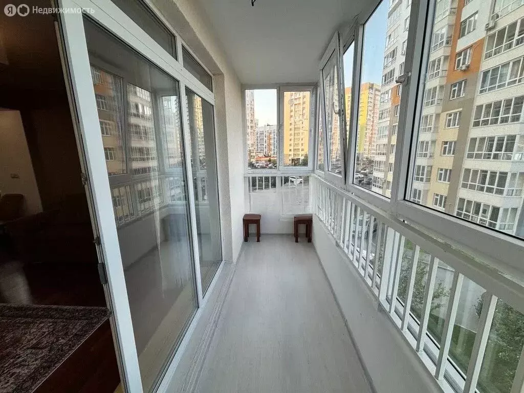 2-комнатная квартира: Тюмень, улица Александра Протозанова, 20 (62.6 ... - Фото 1