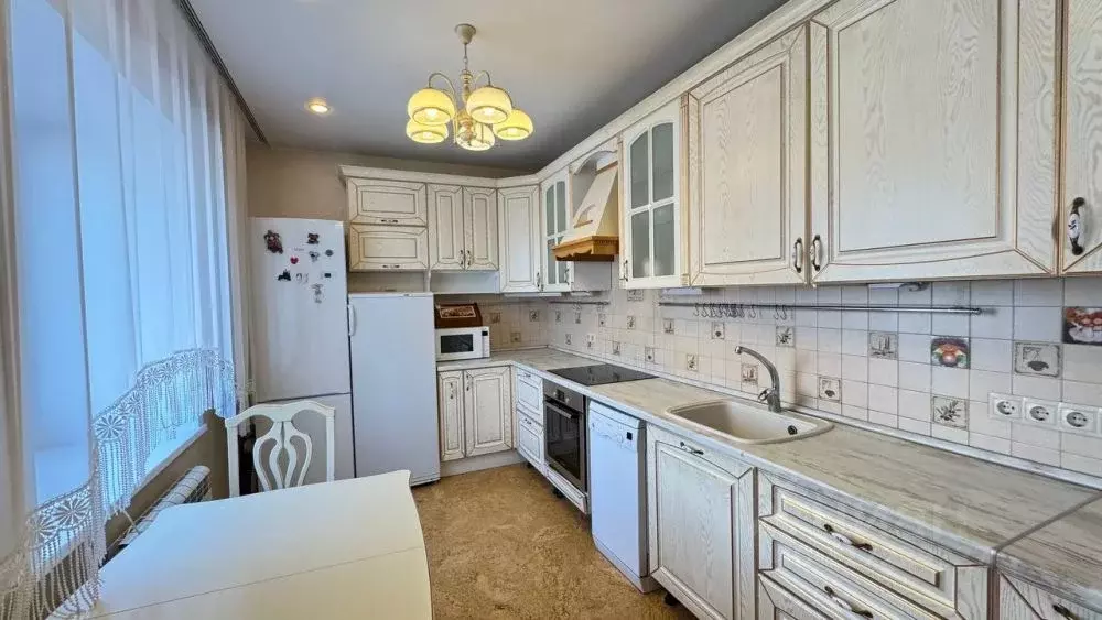 4-к кв. Иркутская область, Иркутск ул. Красноказачья, 76 (94.0 м) - Фото 0