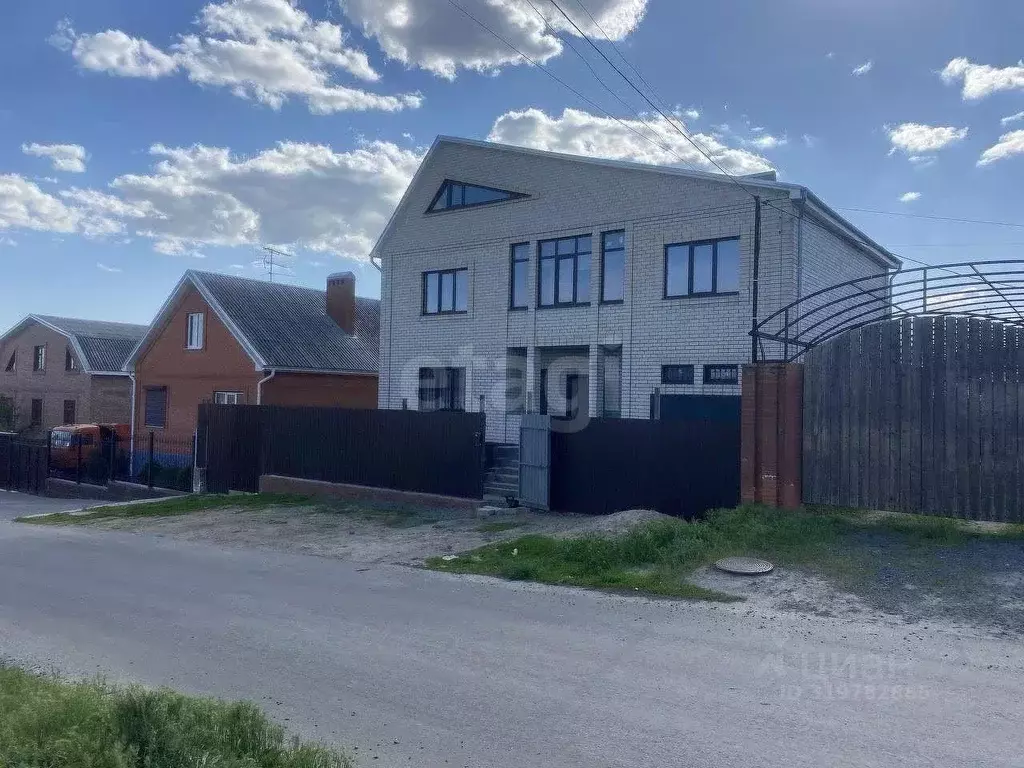 Дом в Ростовская область, Аксай Курганная ул. (296 м) - Фото 0