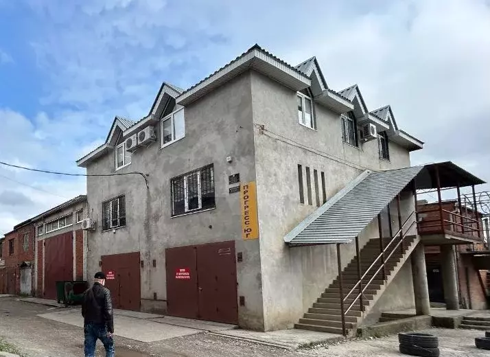 Здание сто с офисами - Фото 1