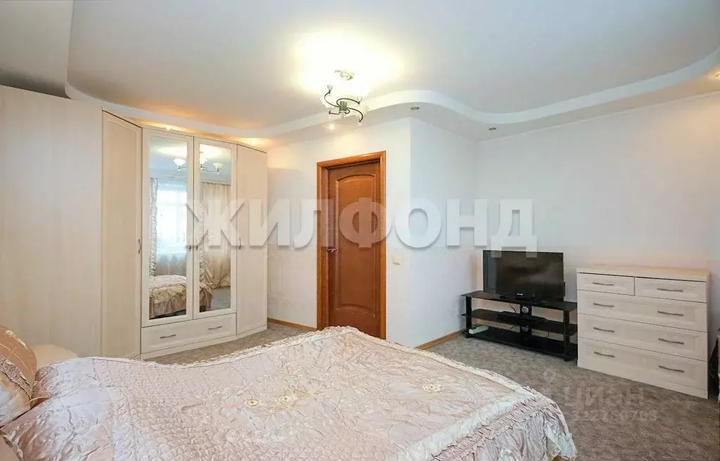 3-к кв. Новосибирская область, Новосибирск Театральная ул., 42 (95.0 ... - Фото 1