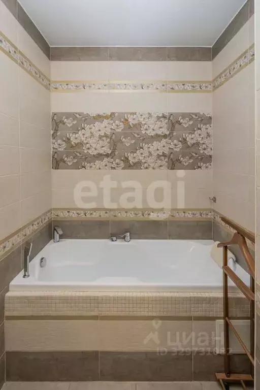 3-к кв. Тюменская область, Тюмень ул. Газовиков, 41к1 (114.0 м) - Фото 1