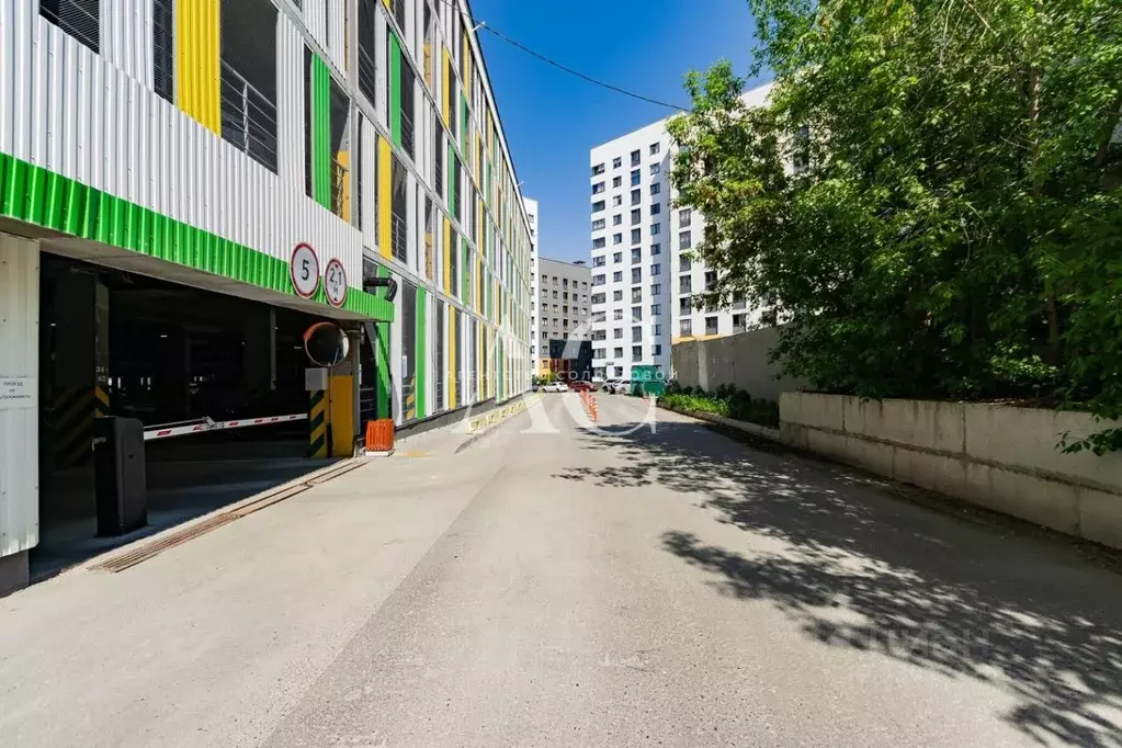 Гараж в Свердловская область, Екатеринбург ул. Данилы Зверева, 5Б (14 ... - Фото 1