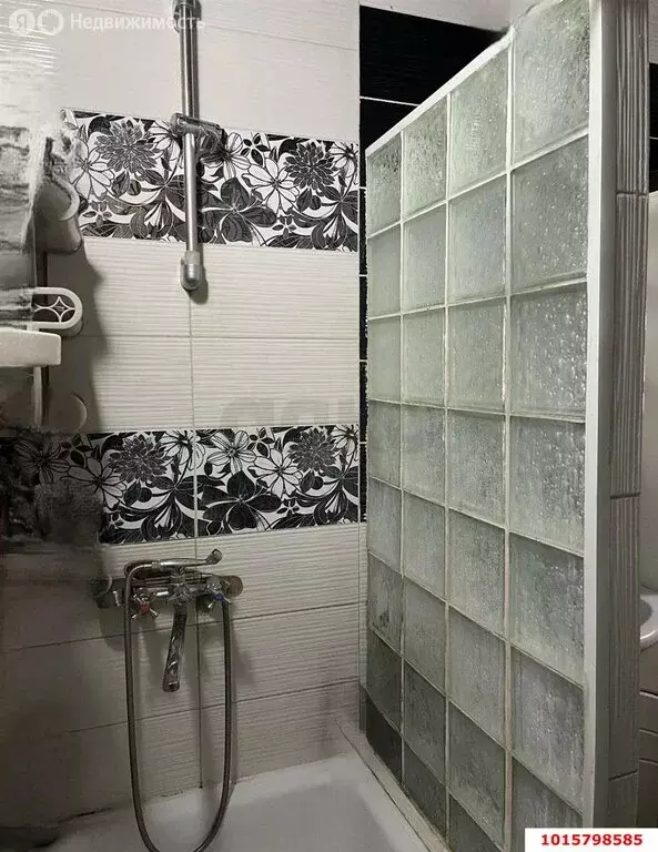 4-комнатная квартира: посёлок городского типа Энем, улица Перова, 53 ... - Фото 1