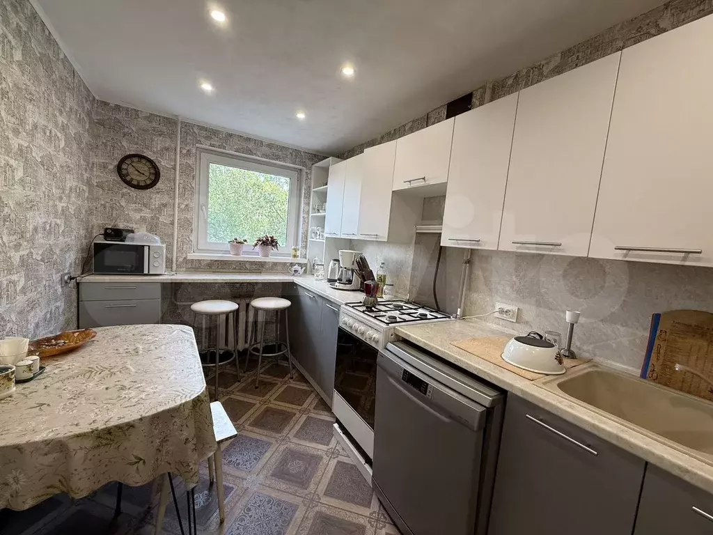 3-к. квартира, 58 м, 3/9 эт. - Фото 0