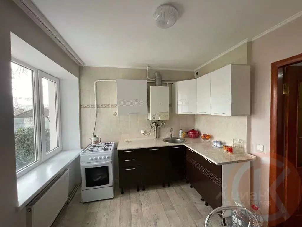 1-к кв. Крым, Сакский район, с. Уютное ул. Кирова, 1 (42.9 м) - Фото 1