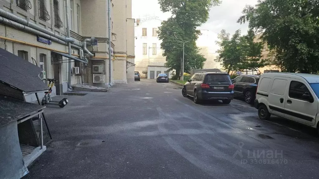 Гараж в Москва Малый Трехсвятительский пер., 10 (20 м) - Фото 2