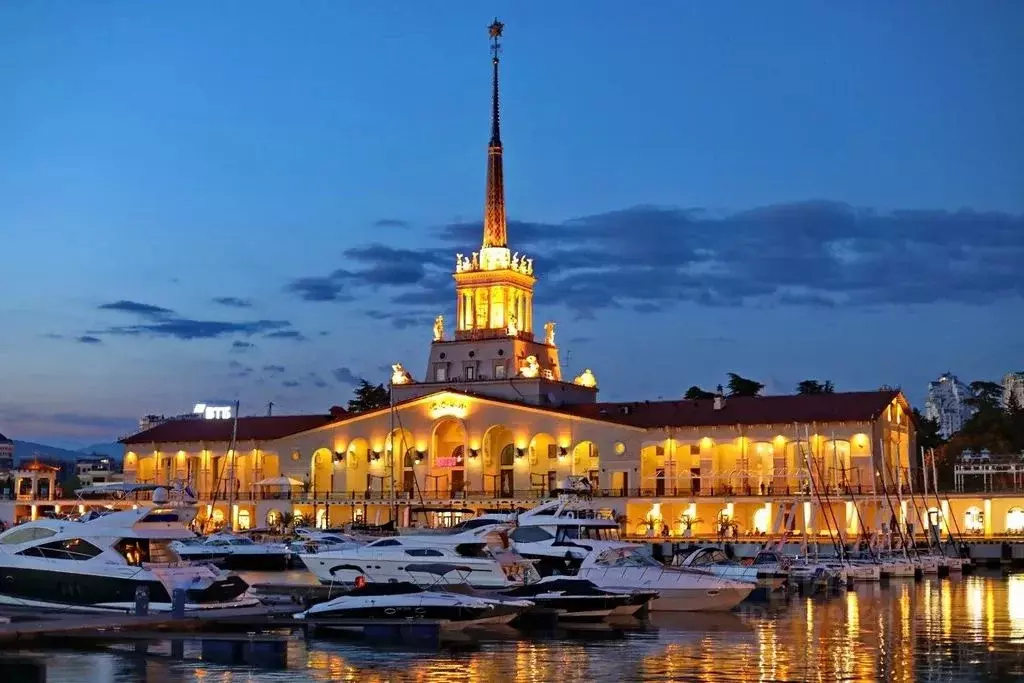 3-к кв. Краснодарский край, Сочи Центральный мкр, ул. Парковая, 40 ... - Фото 0