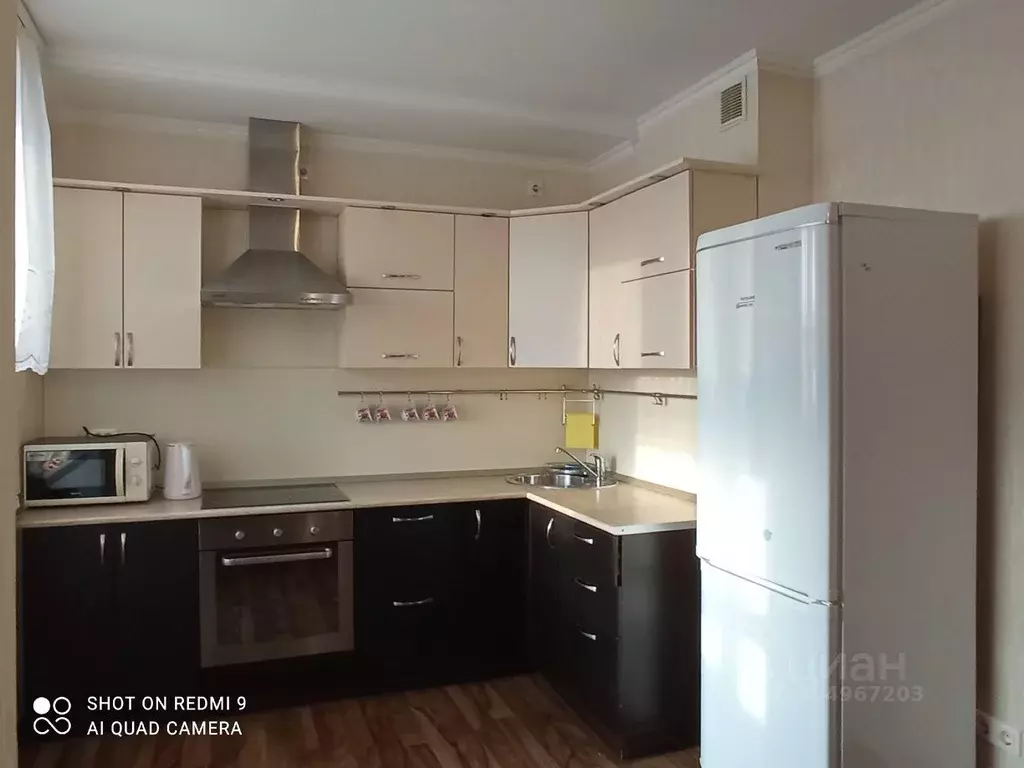 1-к кв. Омская область, Омск просп. Комарова, 9/1 (44.0 м) - Фото 0