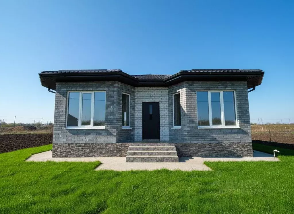 Дом в Краснодарский край, Темрюк ул. Ильи Павленко (97 м) - Фото 1