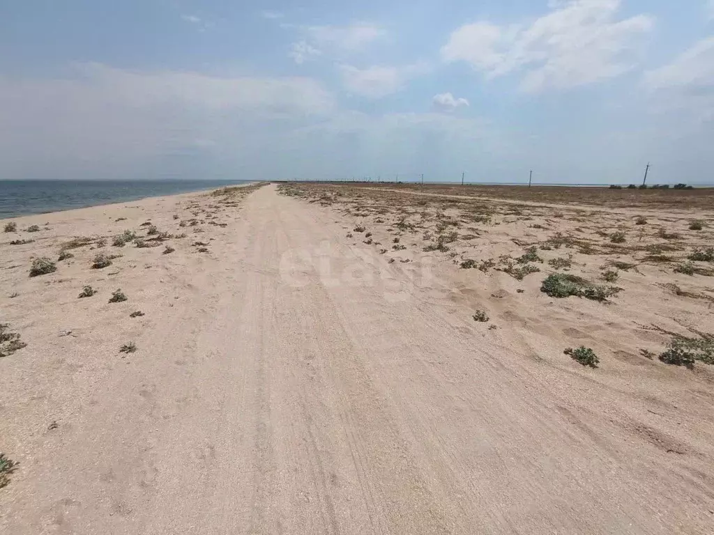 Участок в Крым, Ленинский район, Семисотское с/пос, с. Соляное ул. ... - Фото 1