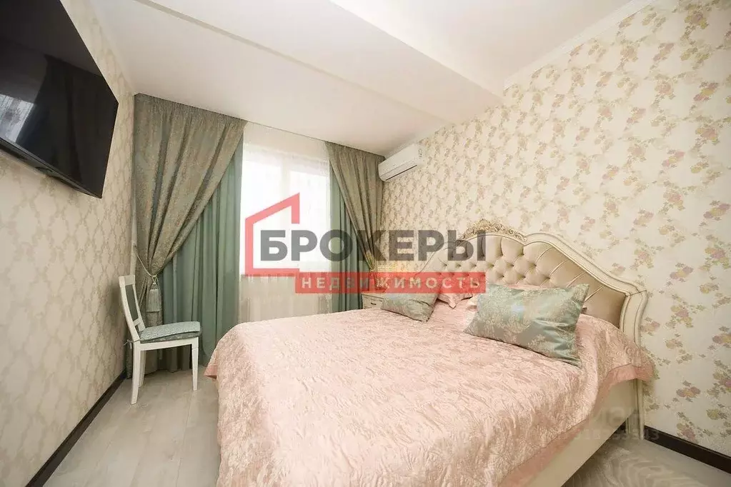 2-к кв. Севастополь ул. Челнокова, 17к2А (55.5 м) - Фото 0