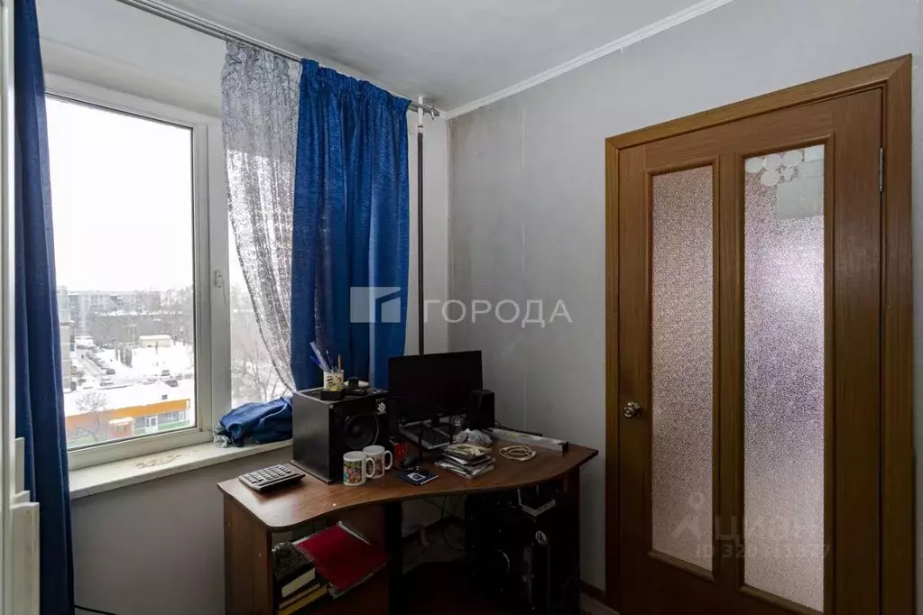 3-к кв. Кемеровская область, Новокузнецк ул. 40 лет ВЛКСМ, 110 (57.3 ... - Фото 1