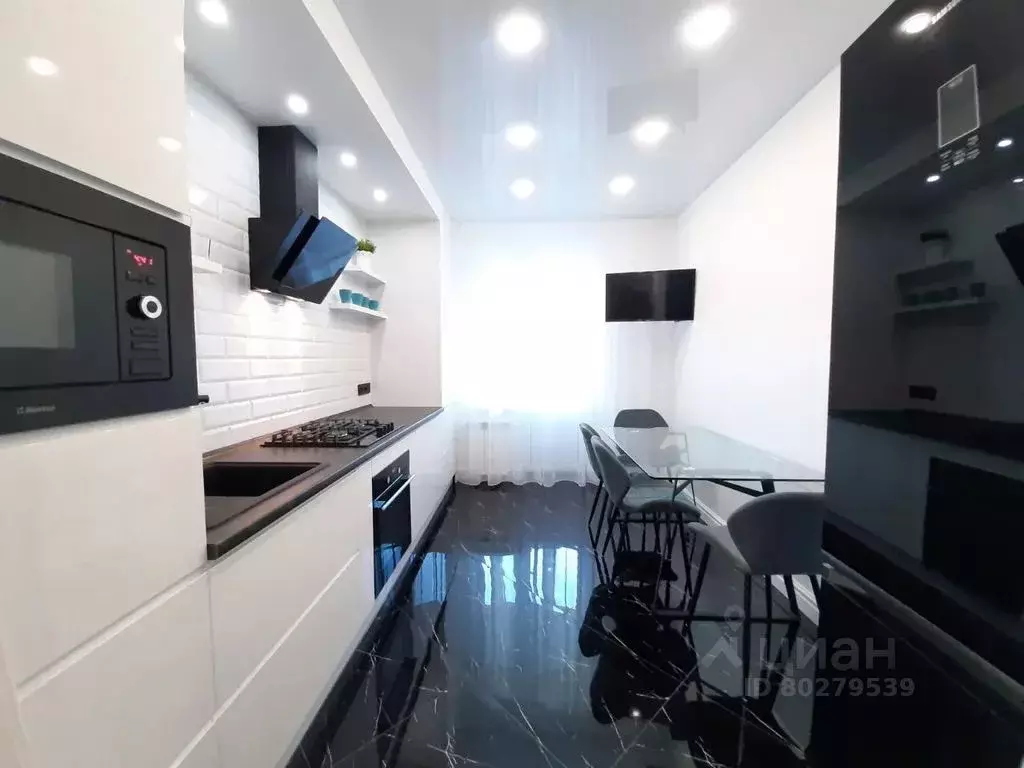 1-к кв. Калининградская область, Калининград Тихая ул., 1 (45.0 м) - Фото 1