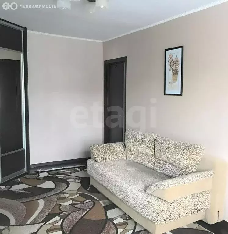 3-комнатная квартира: Омск, улица Маршала Жукова, 148А (41.5 м) - Фото 1