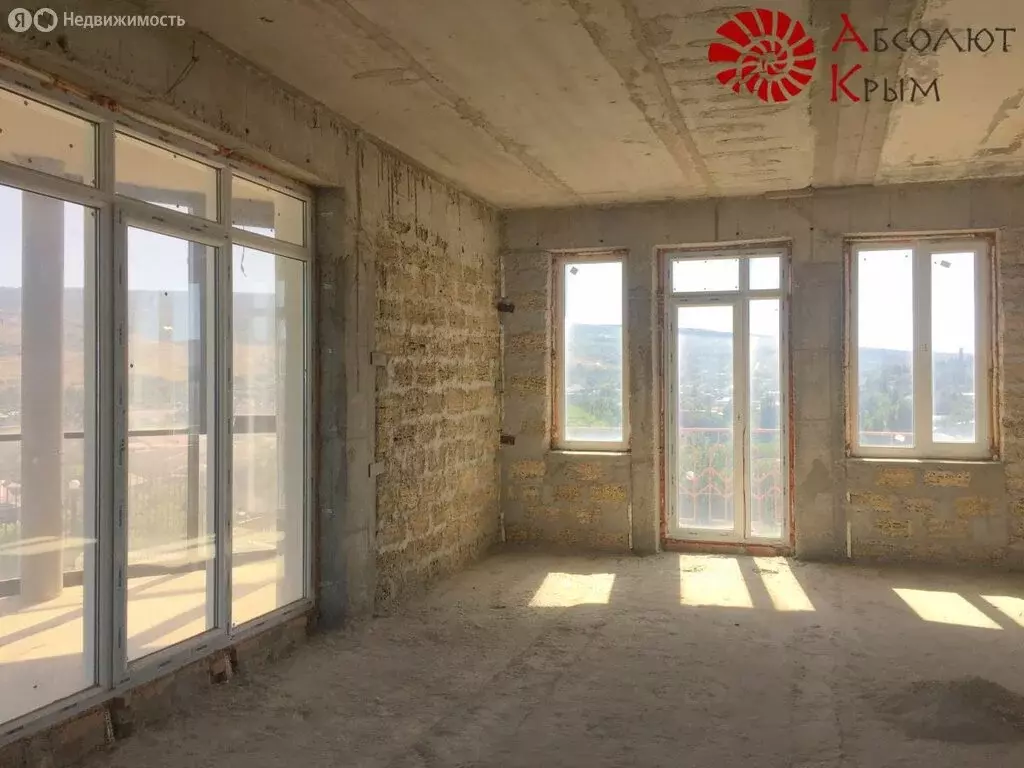 5-комнатная квартира: Феодосия, улица Семашко, 2В (250 м) - Фото 1
