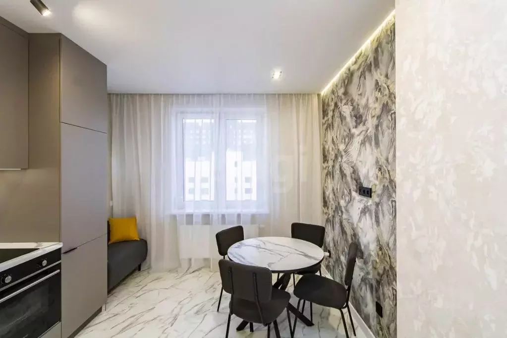 1-к кв. Тюменская область, Тюмень ул. Республики, 204к11 (38.3 м) - Фото 1