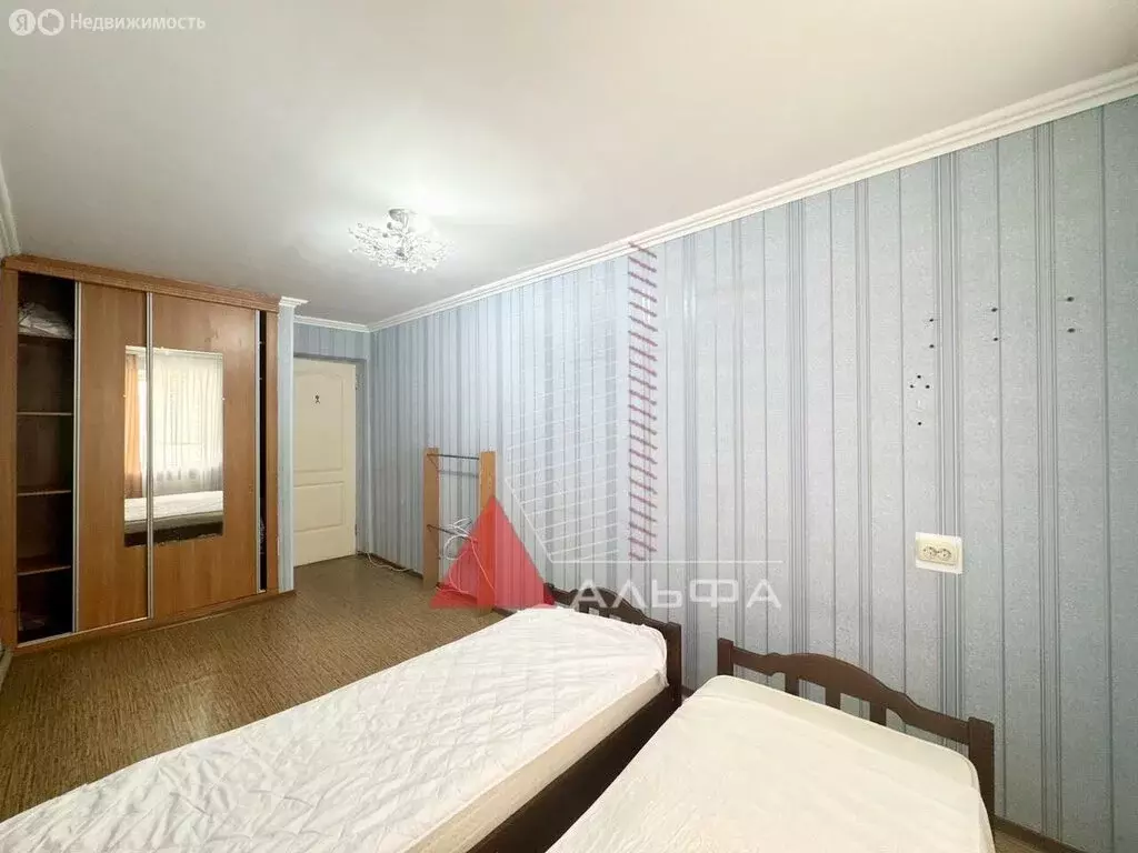 3-комнатная квартира: Евпатория, улица Крупской, 58 (58.5 м) - Фото 2