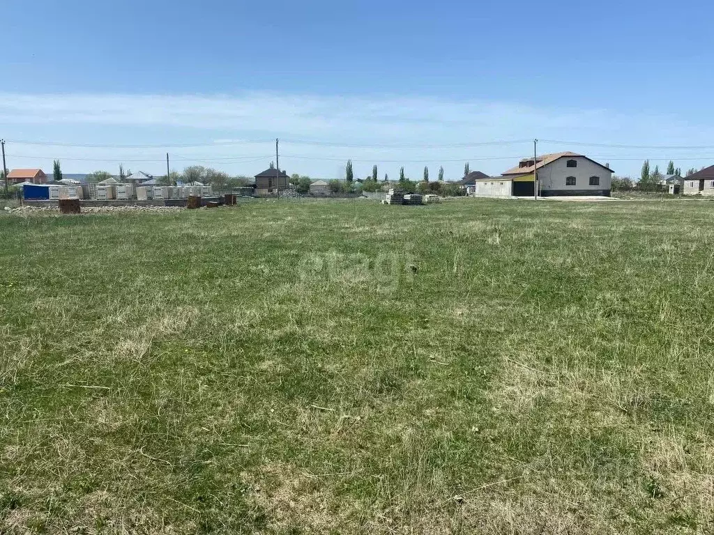 Участок в Карачаево-Черкесия, Прикубанский район, с. Чапаевское ... - Фото 0