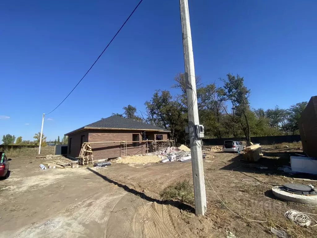 Дом в Волгоградская область, Среднеахтубинский район, Фрунзенское ... - Фото 0