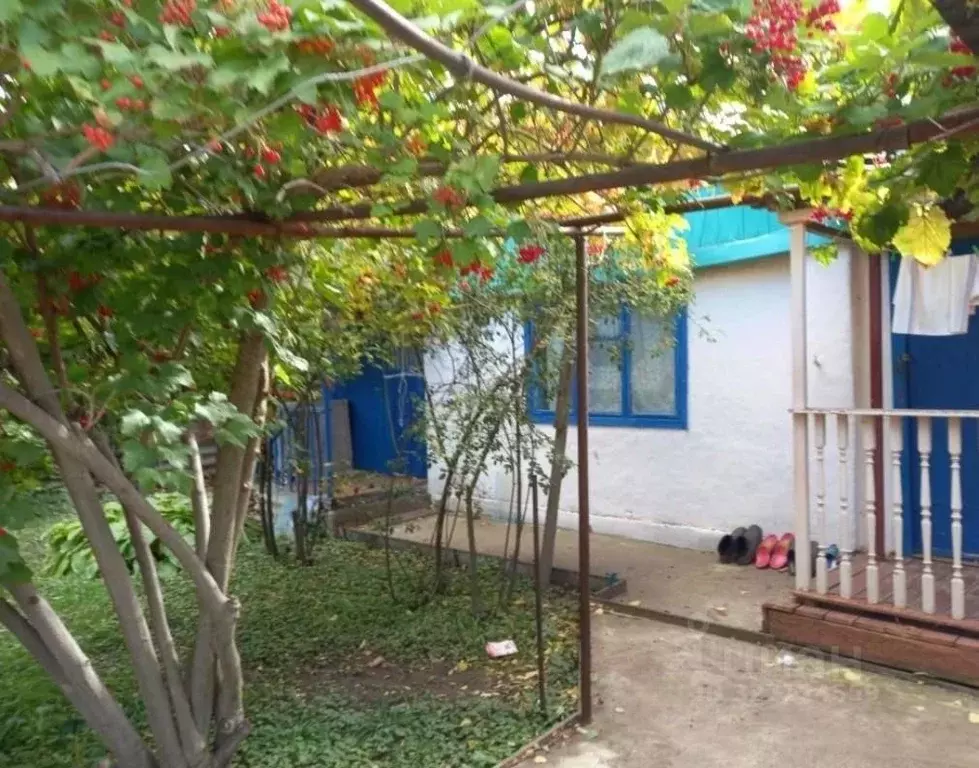 Дом в Волгоградская область, Светлоярский район, Большечапурниковское ... - Фото 1