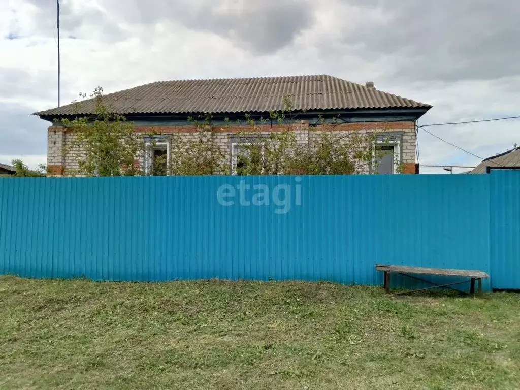 Дом в Саратовская область, Балашовский район, Родничковское ... - Фото 0