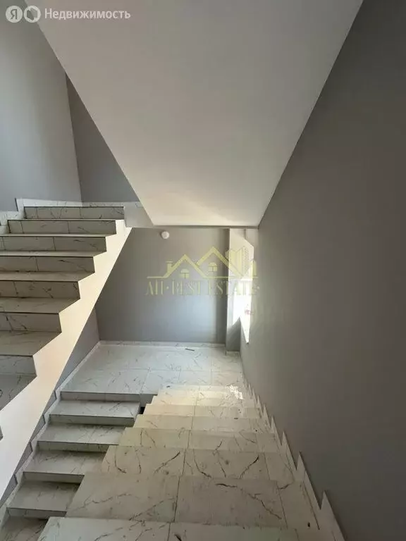 2-комнатная квартира: Владикавказ, улица Курсантов-Кировцев, 4А (67 м) - Фото 1