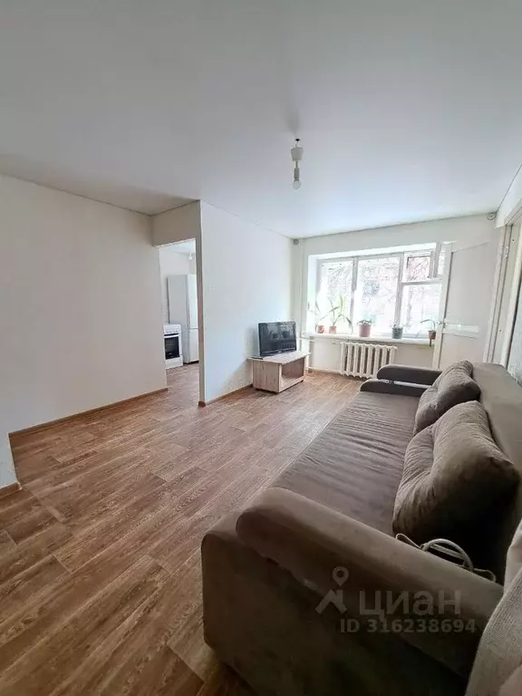 2-к кв. Красноярский край, Назарово ул. Черняховского, 2 (42.0 м) - Фото 0