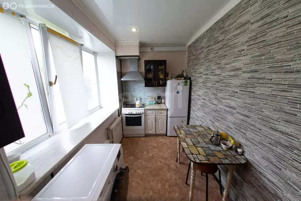 3-комнатная квартира: Альметьевск, проспект Габдуллы Тукая, 61к2 (41.1 ... - Фото 1