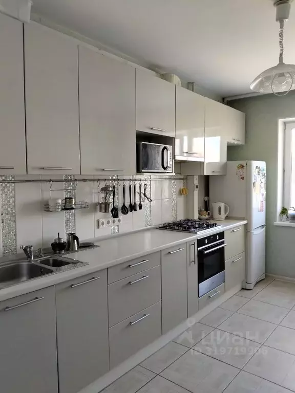 2-к кв. Омская область, Омск ул. 21-я Амурская, 35 (55.0 м) - Фото 0