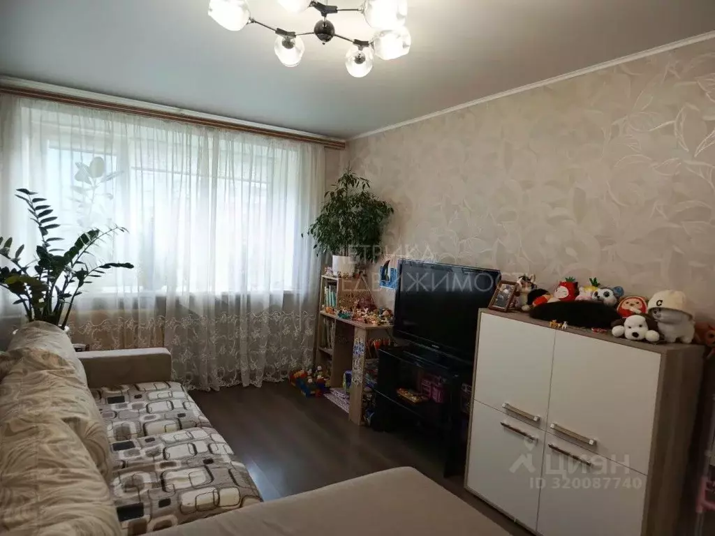 2-к кв. Тюменская область, Тюмень ул. 50 лет Октября, 33 (52.0 м) - Фото 0