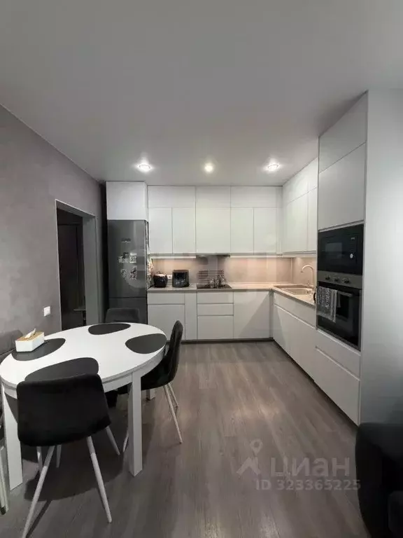 2-к кв. Сахалинская область, Южно-Сахалинск Больничная ул., 2 (76.0 м) - Фото 1