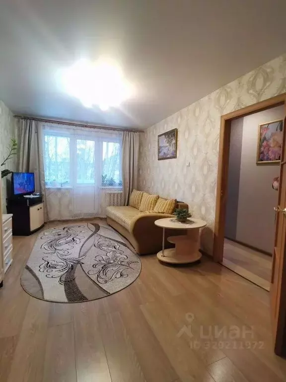 2-к кв. Ленинградская область, Луга просп. Урицкого, 70 (45.0 м) - Фото 0