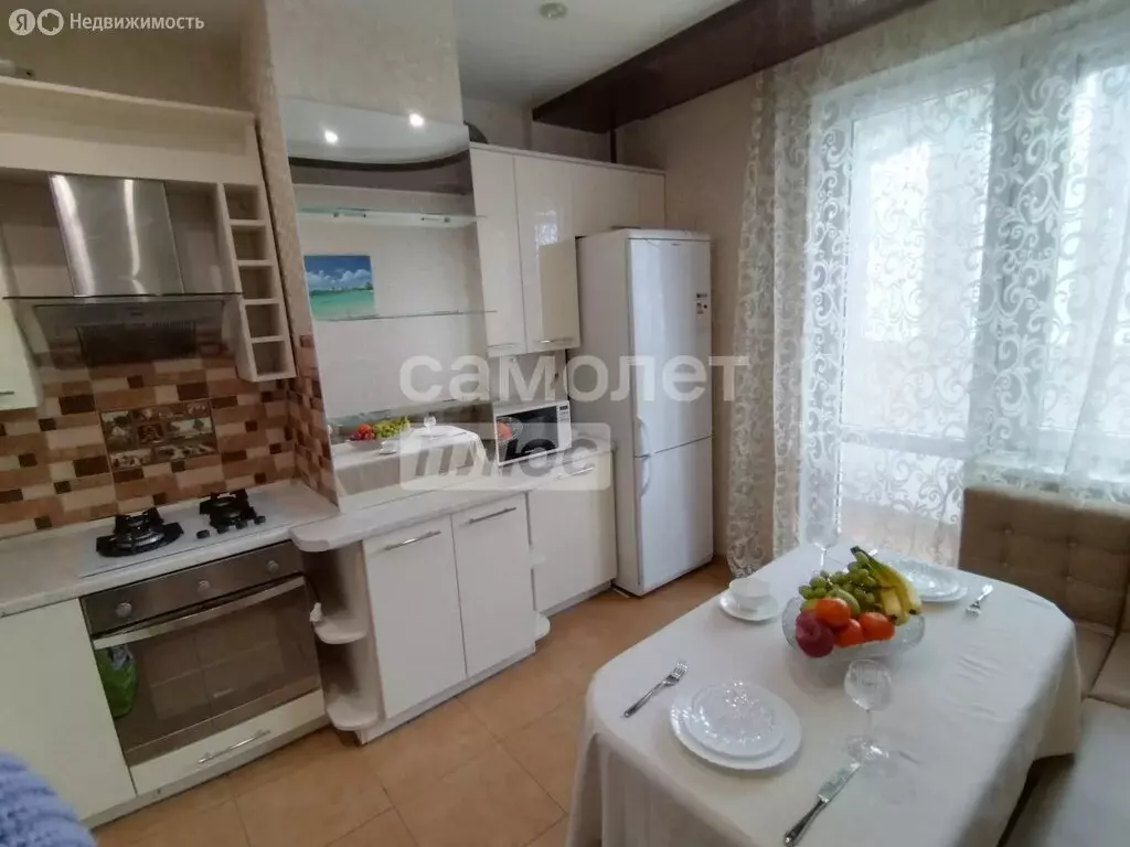 2-комнатная квартира: Калининград, Автомобильная улица, 17 (61 м) - Фото 0
