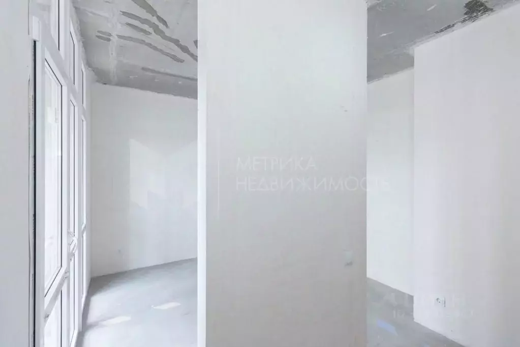 Студия Тюменская область, Тюмень ул. Эльвиры Федоровой, 1 (28.6 м) - Фото 1