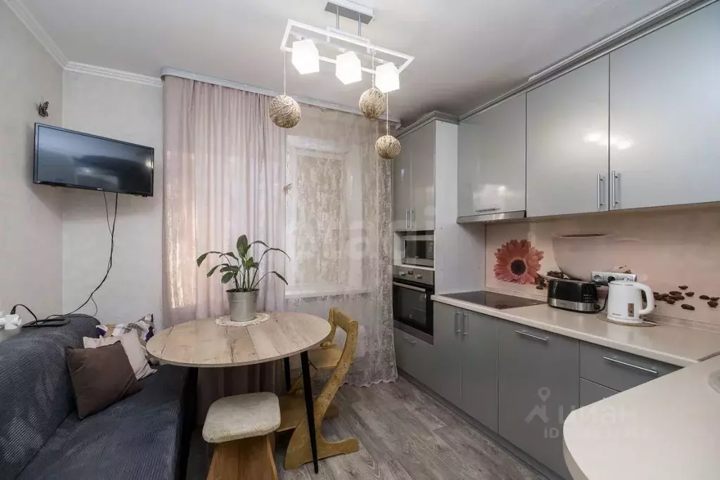 1-к кв. Тюменская область, Тюмень ул. Домостроителей, 8 (33.0 м) - Фото 1