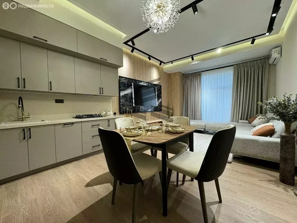 3-комнатная квартира: Казань, улица Оренбургский Тракт, 24Б (70 м) - Фото 0