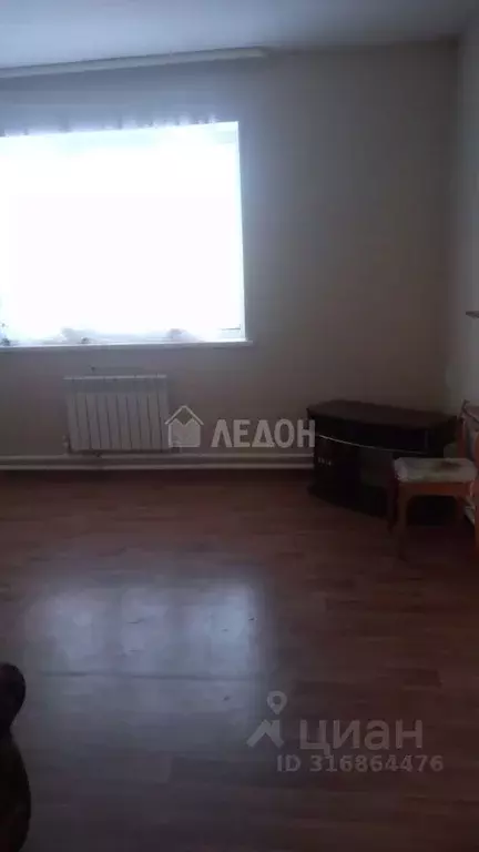 1-к кв. Омская область, Нововаршавка рп ул. 3-я Озерная, 26 (34.0 м) - Фото 0