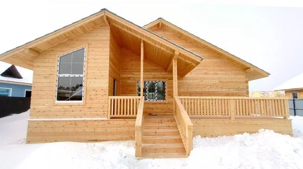 Дом в Саха (Якутия), Якутск Базовый пер. (99 м) - Фото 1